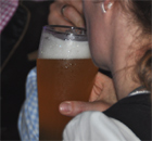 Ein Weißbier auf der Straubinger Wiesn ... bester bayerischer Reinheits-Saft Ein Weißbier auf der Straubinger Wiesn ... bester bayerischer Reinheits-Saft